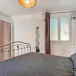 1 Bedroom Stunning In