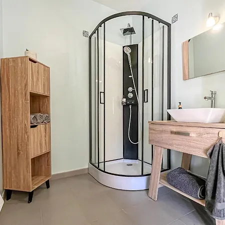 1 Bedroom Gorgeous In *